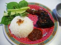 											アヤム・バカール（AYAM BAKAR + NASI）
